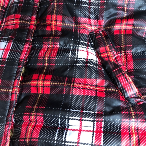 Coogi Girls Puffer Vest - Picture 5 of 8